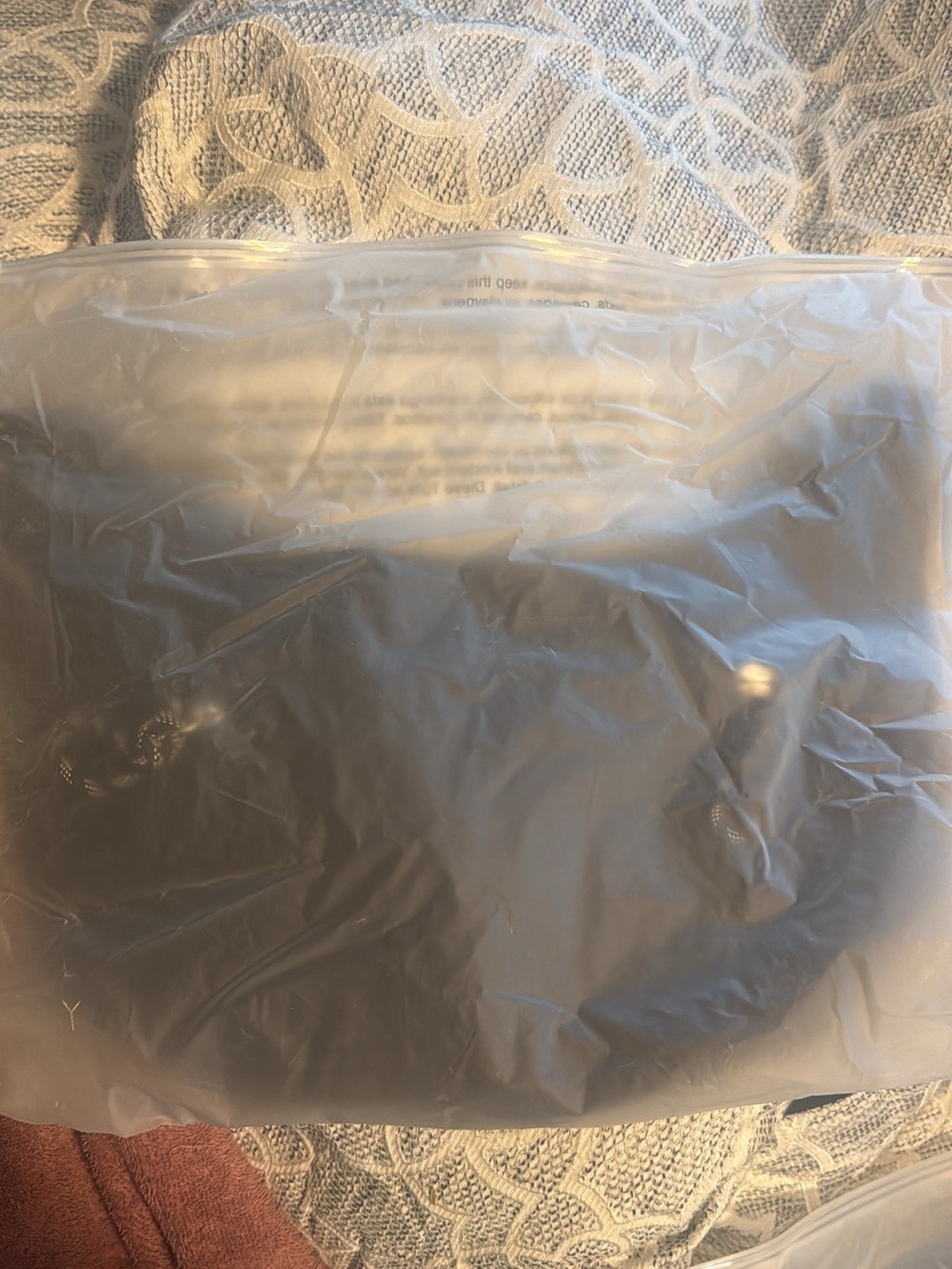 lululemon athletica lady’s Black Shoulder Sling Bag 6L - Picture 2 of 2